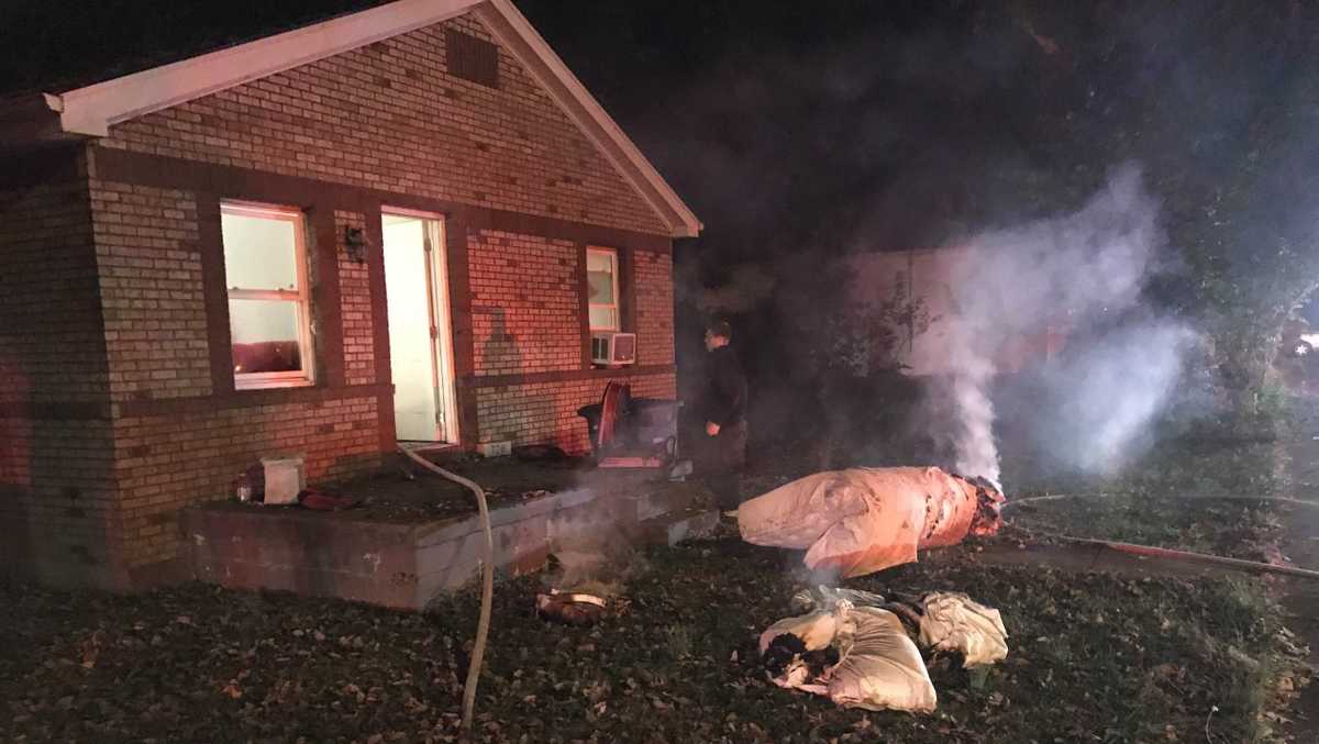 House fire breaks out in Jeffersonville