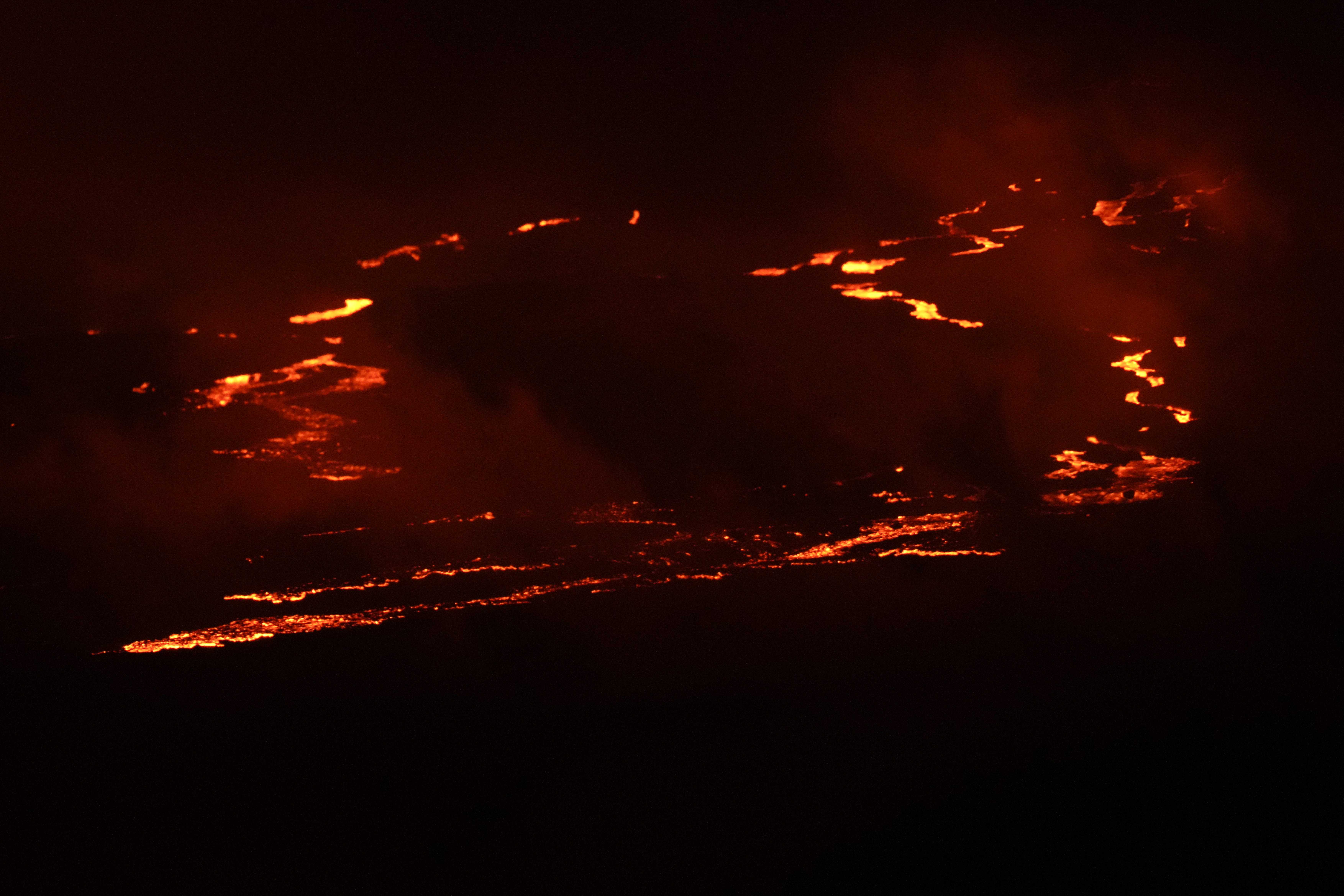 Mauna Loa lava flow creeps closer to a major Hawaii highway that connects 2 sides of the Big Island