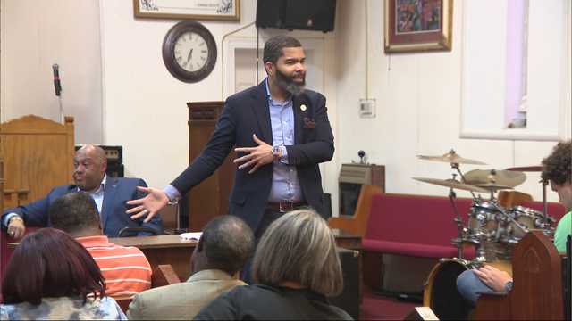 Mayor crashes councilman's town hall to talk about garbage - Vimarsana News