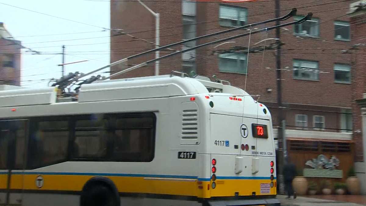 MBTA retire les trolleybus Route 71 et 73 du service