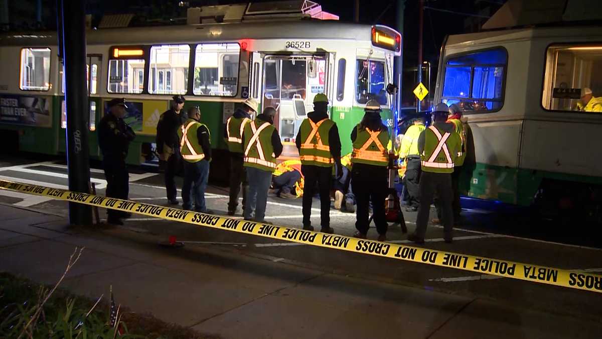 az-news-ai.blogspot.com - Skateboard on tracks may have triggered MBTA Green Line derailment - WCVB Boston