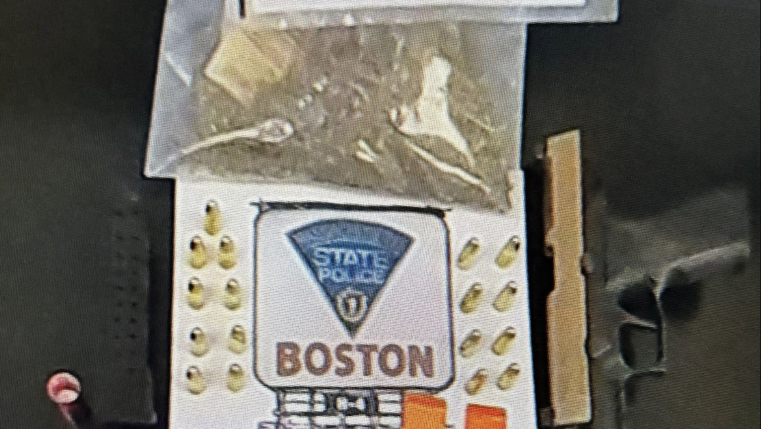 波士顿警方在逮捕温德姆男子时发现枪支和扩容弹夹