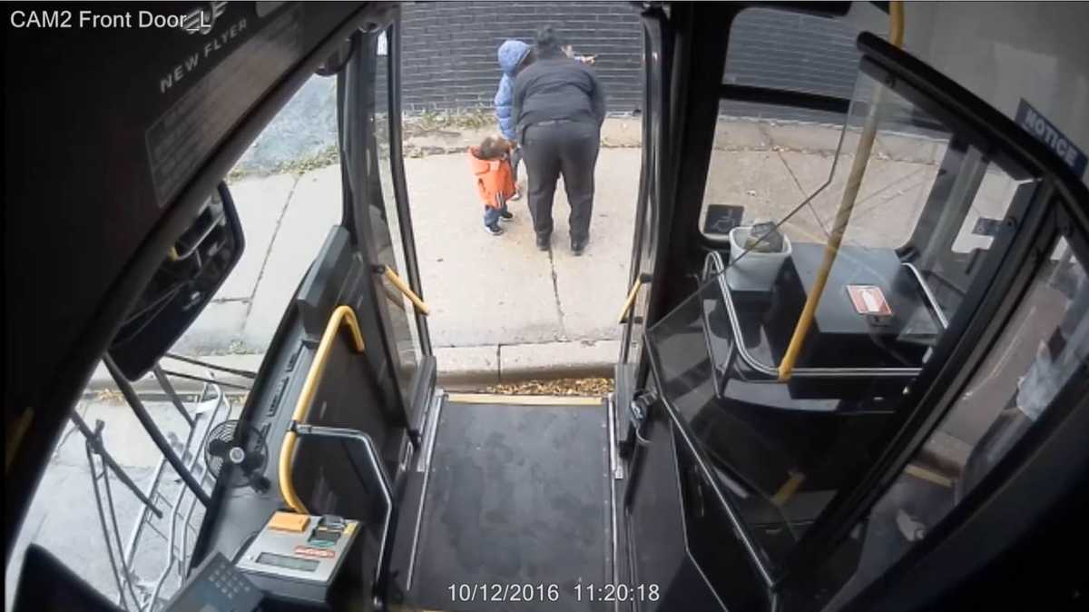Alert bus driver finds lost kids, helps them get home