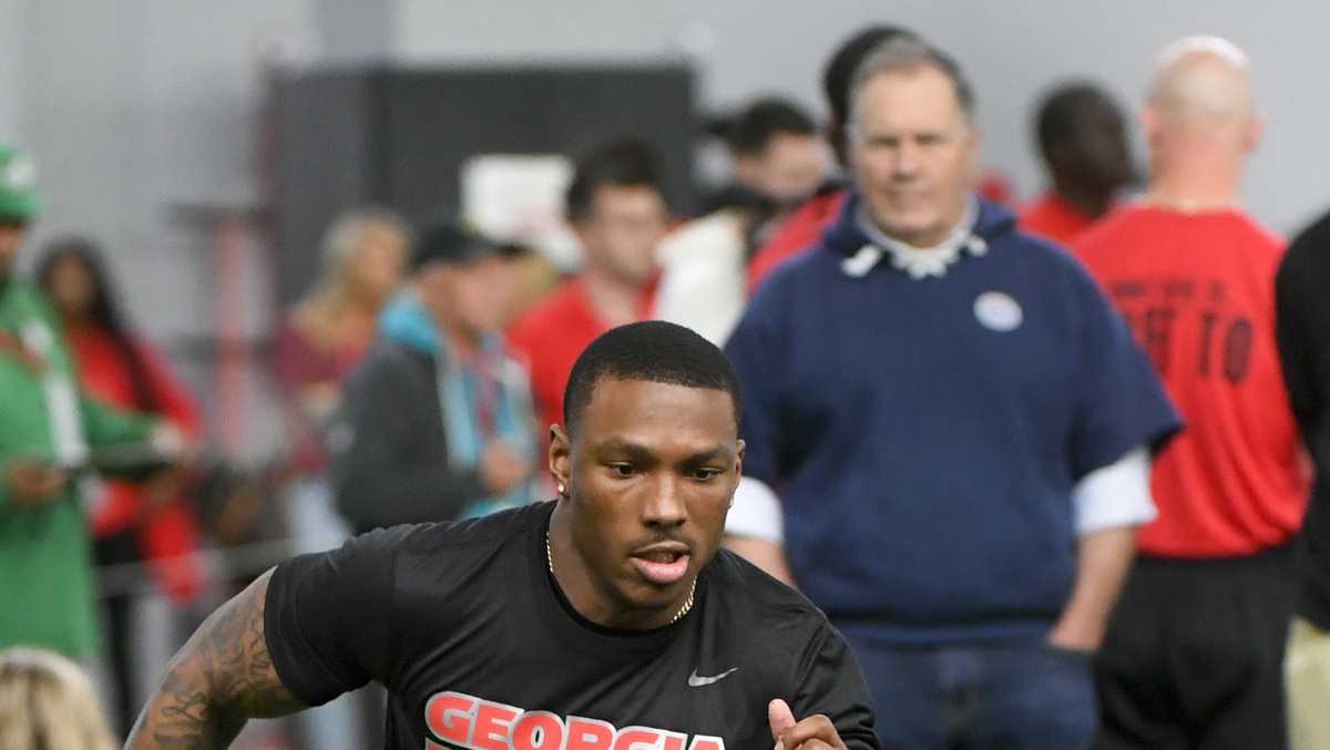 Kansas City Chiefs wide receiver Mecole Hardman catches a ball during NFL  football training camp Monday, Aug. 5, 2019, in St. Joseph, Mo. (AP  Photo/Charlie Riedel Stock Photo - Alamy