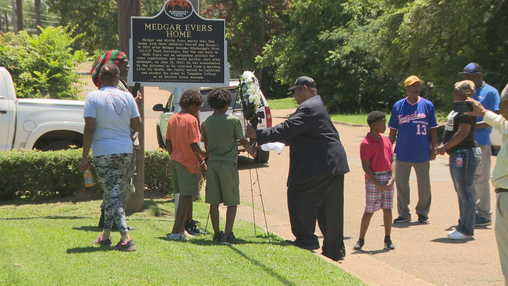 Wreath-laying held; parade set to honor Medgar Evers - Vimarsana News