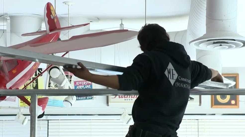 Car crashes into Sacramento Mels Diner, 4 hurt Car crashes into Sacramento Mels Diner, 4 hurt
