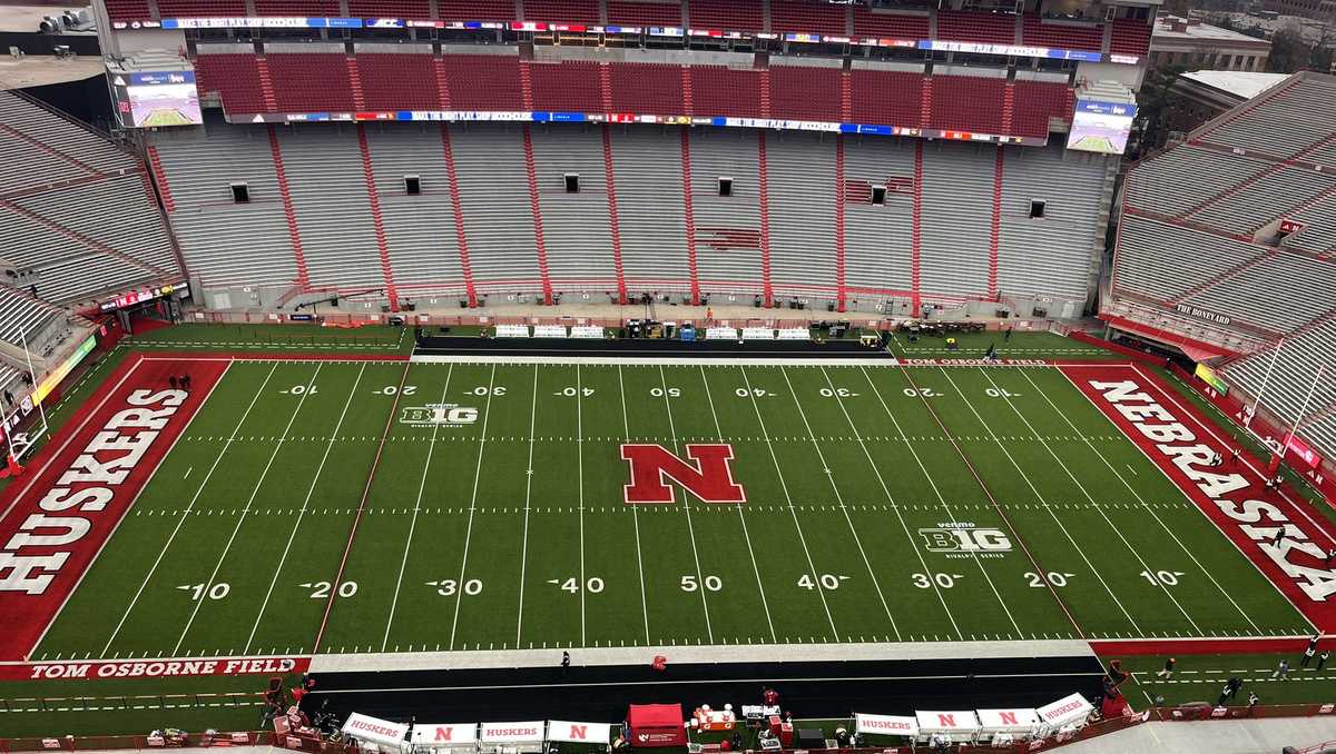 Live updates from Memorial Stadium as Nebraska and Iowa battle it out at Heroes Game