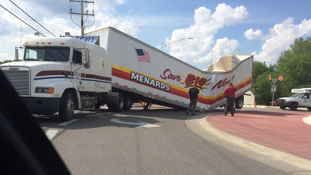 Truck stuck in roundabout blocks Germantown roadway