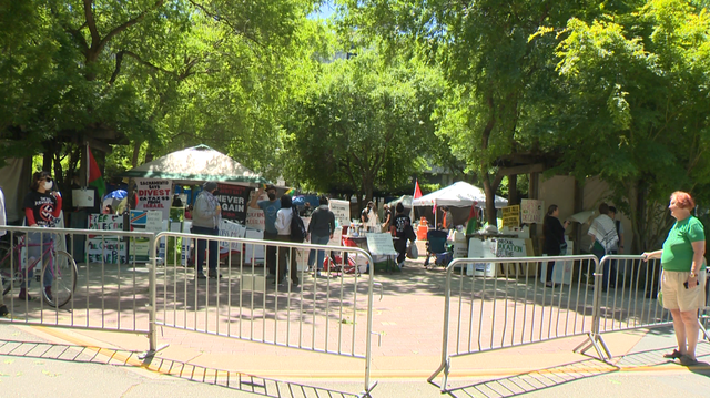 Fence placed around pro-Palestinian protest at Sacramento State - Vimarsana News
