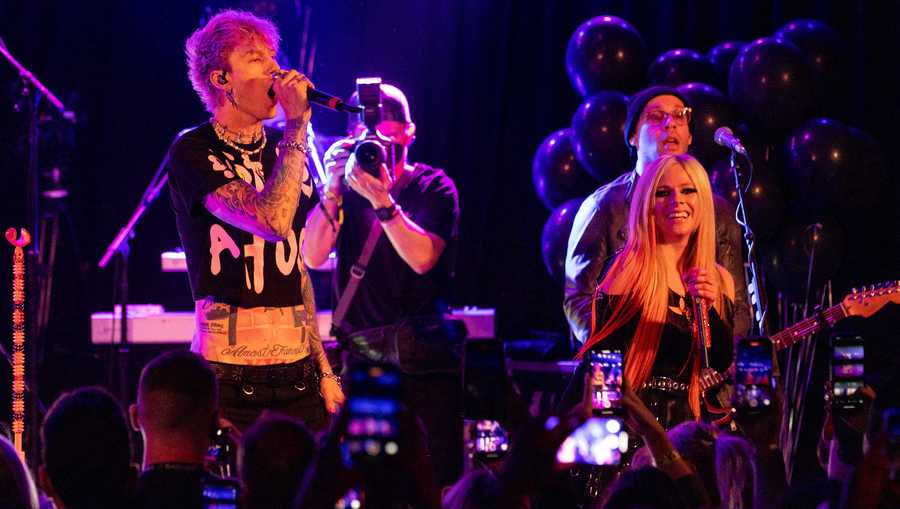 WEST HOLLYWOOD, CALIFORNIA - FEBRUARY 25: Machine Gun Kelly and Avril Lavigne perform onstage at 'Avril Lavigne performs live at the Roxy for SiriusXM and Pandora's Small Stage Series' on February 25, 2022 in West Hollywood, California. (Photo by Emma McIntyre/Getty Images for SiriusXM)