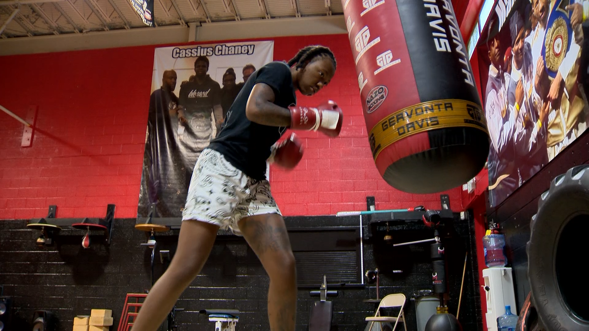 Top-ranked female boxer working toward world title