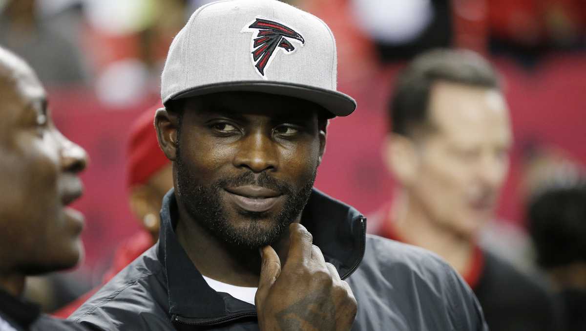 Michael Vick's father charged with distribution of heroin