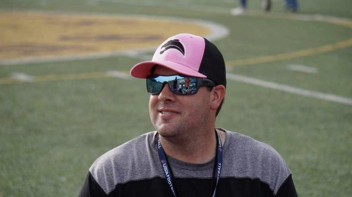 Referee dies after collapsing at high school basketball game