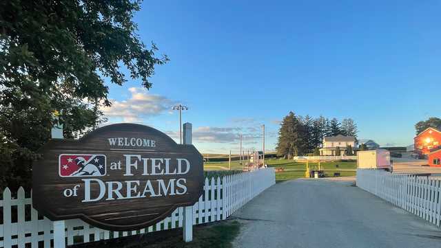 Reds players, fans converge in Iowa for MLB Field of Dreams Game