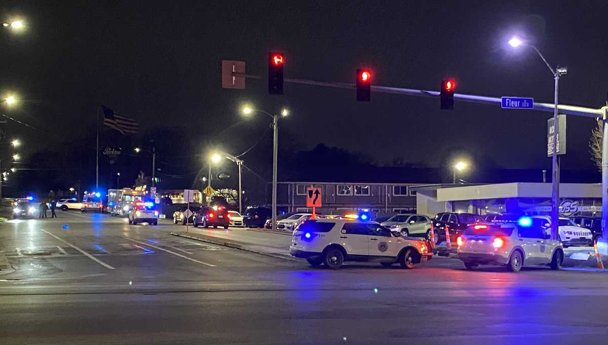 Urbandale attempted murder suspect found dead after standoff at Des