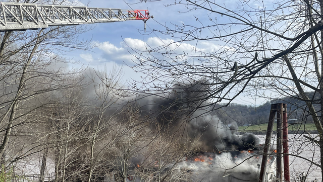 Crews battle barge fire on Ohio River; shelter-in-place lifted - Vimarsana News