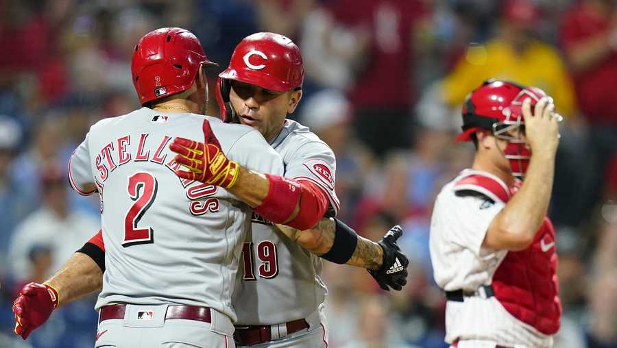 reds win big in first of three game series against the phillies