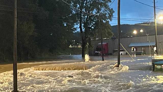 4 rescued in flash flooding in Alabama - Vimarsana News