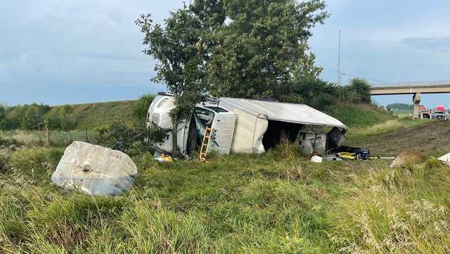 Tractor-trailer rolls into ditch along Interstate 80 - Vimarsana News