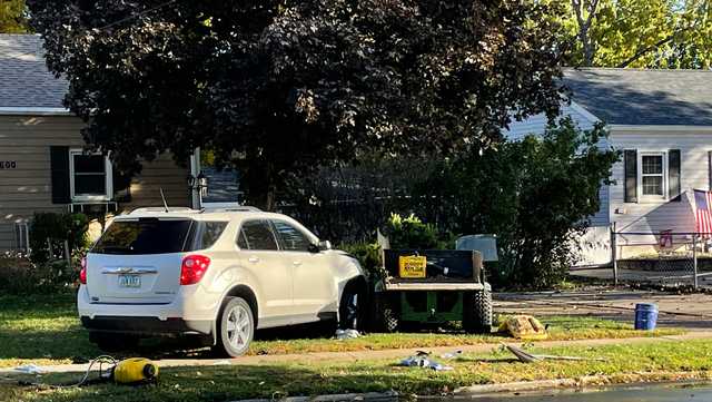 Injuries reported after riding lawn mower crash in Des Moines - Vimarsana News