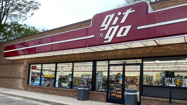 Man shot during Des Moines, Iowa gas station robbery - Vimarsana News