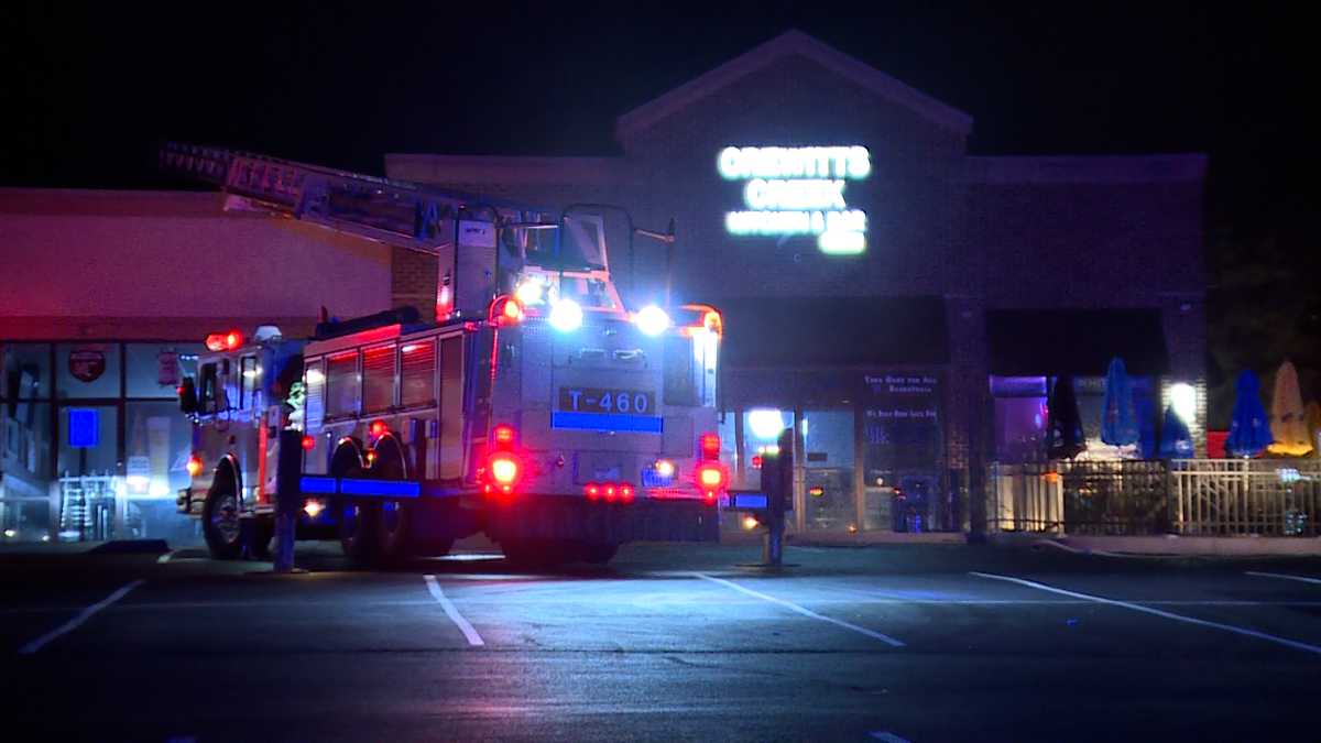 Fire crews battle overnight flames at Independence restaurant