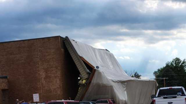 Storm rips roof off elementary school roof in Plainview, Nebraska - Vimarsana News