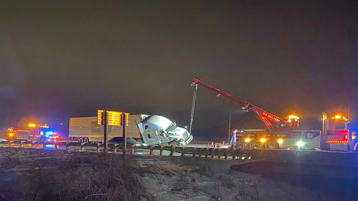 Crash blocks Interstate 80 near Colfax, Iowa