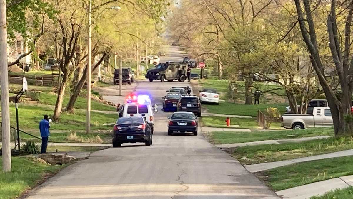 Kansas City, Missouri police standoff ends near 81st, Wayne with no one