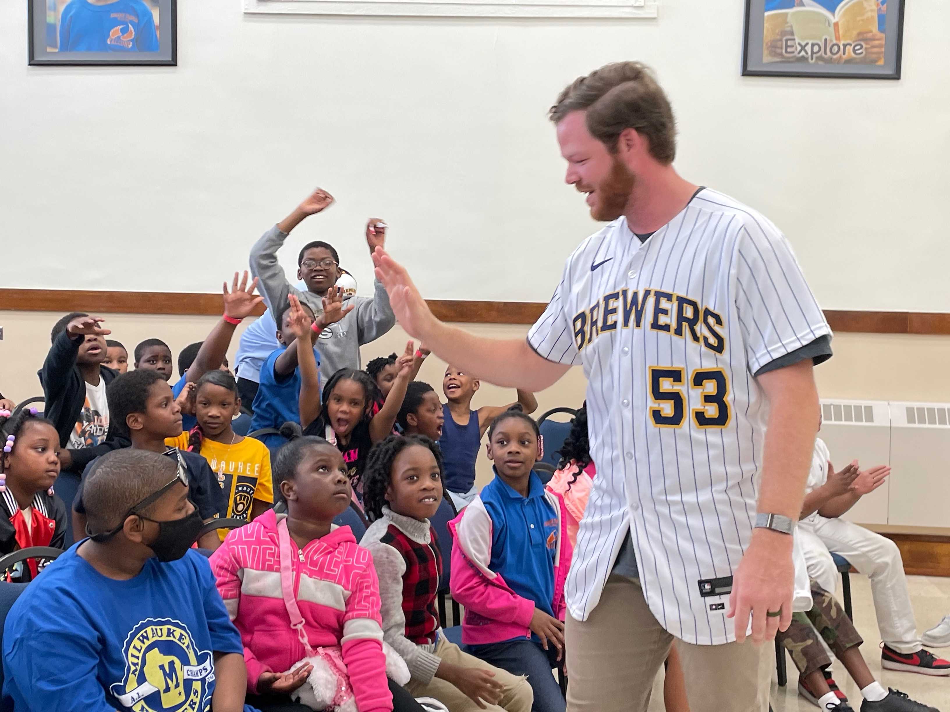 Brewers award Milwaukee educator as Teacher of the Month 