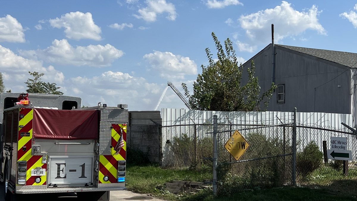 Des Moines Fire Department responds to fire at auto salvage yard