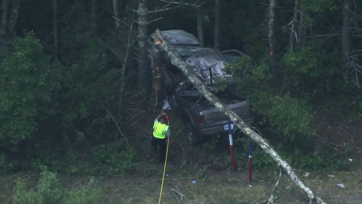 Serious crash closes lanes of I495 South