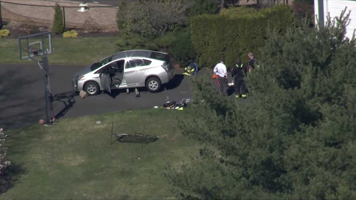Teenager struck by vehicle in Middleton, Massachusetts, driveway has
