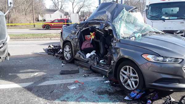 Woman dead in three-vehicle crash in Butler County