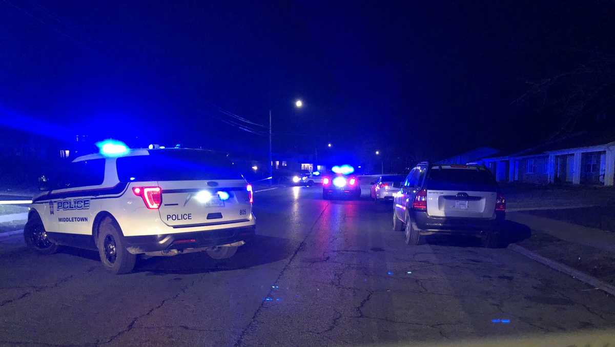 Police: Man, woman found shot in Middletown