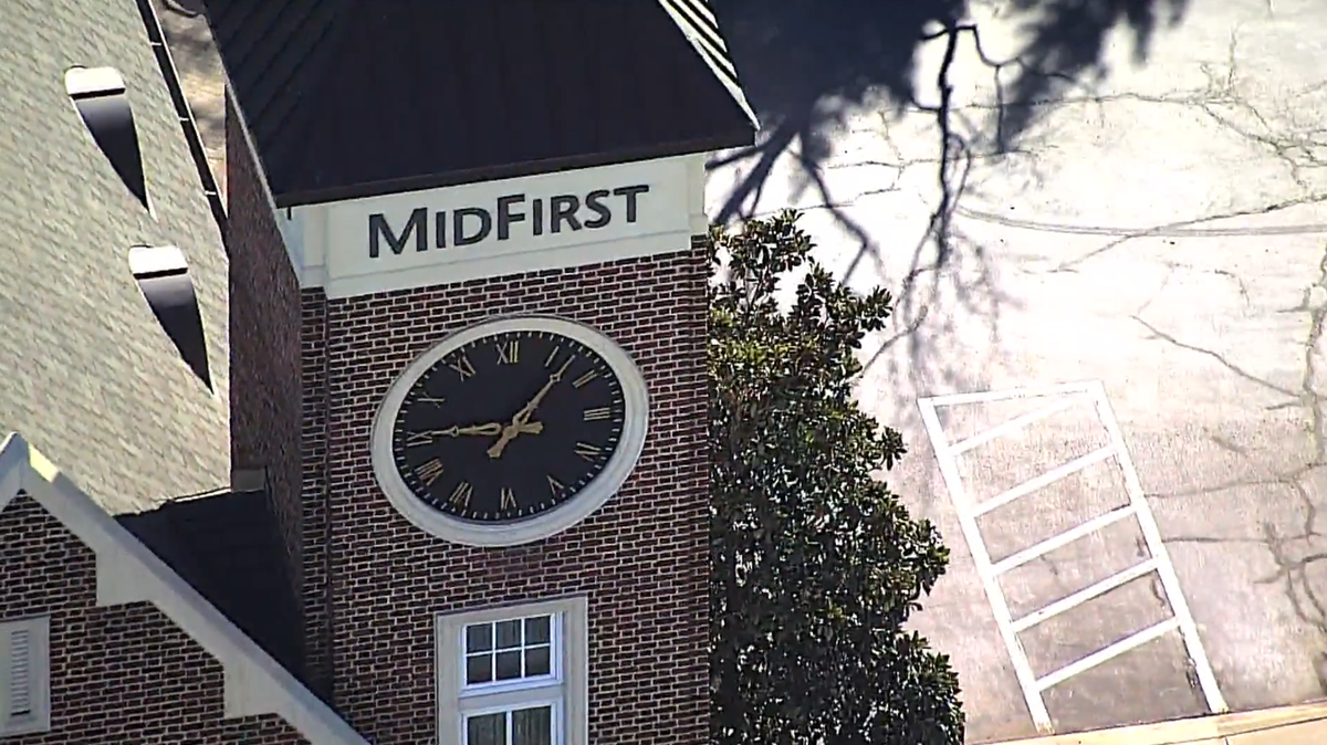 Oklahoma City police search for armed bank robbery suspect