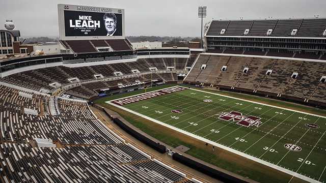 Mississippi State football coach Mike Leach dies at 61 - Los