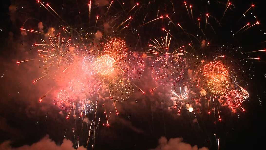 WATCH The best of Milwaukee's lakefront fireworks