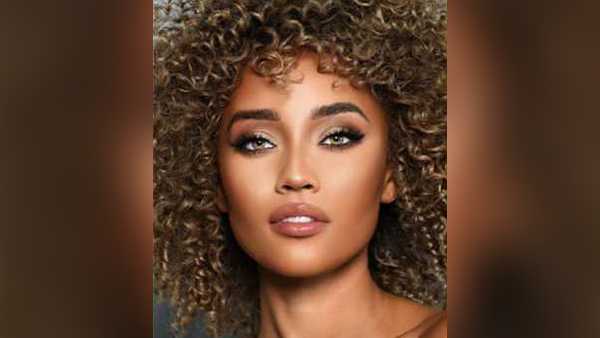 Miss Kentucky Elle Smith crowned Miss USA 2021