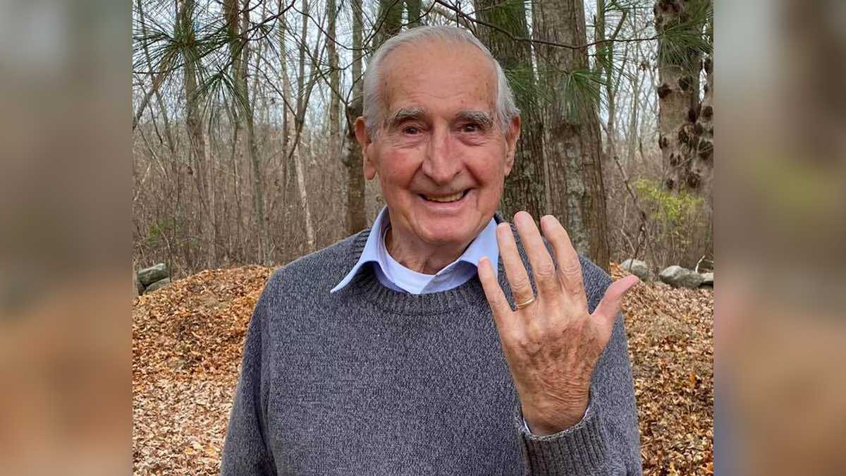 Good Samaritan helps 93-year-old Rhode Island man find lost wedding ring