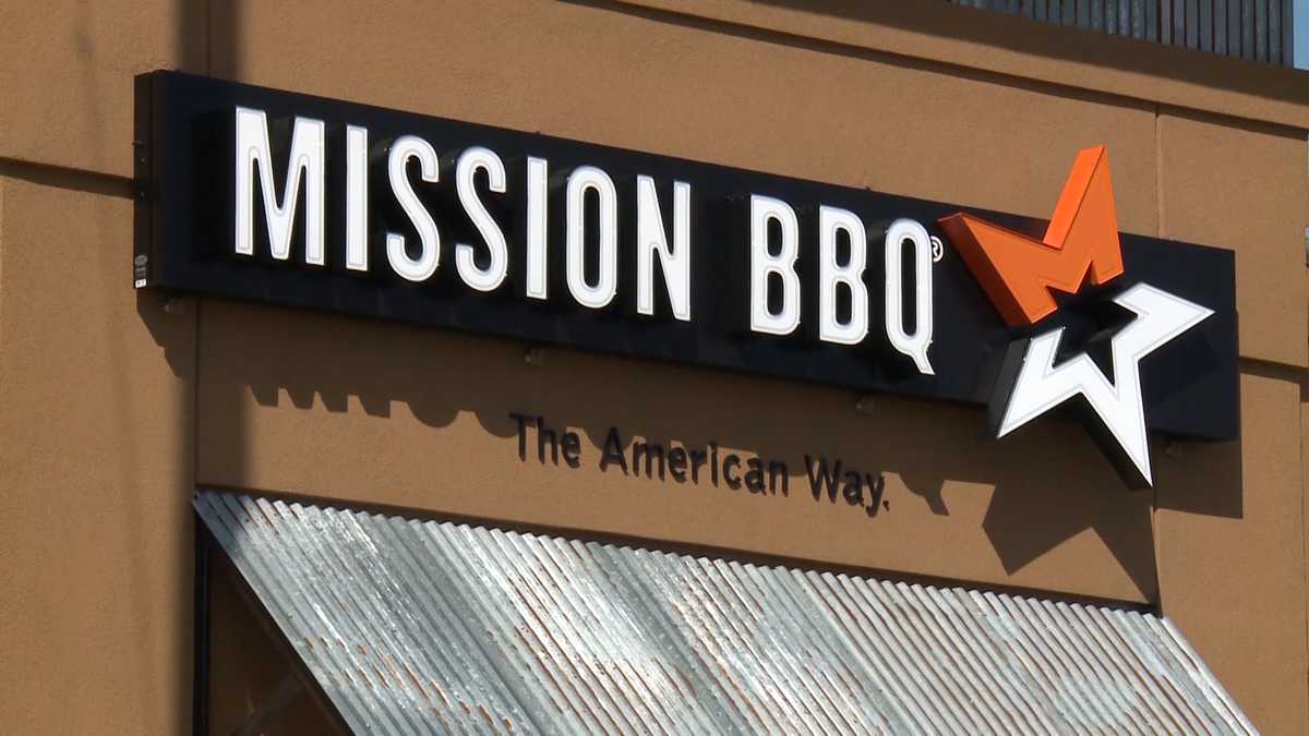 Mission BBQ offers free meal for WWII veterans on Pearl Harbor Day Mission BBQ offers free meal for WWII veterans on Pearl Harbor Day