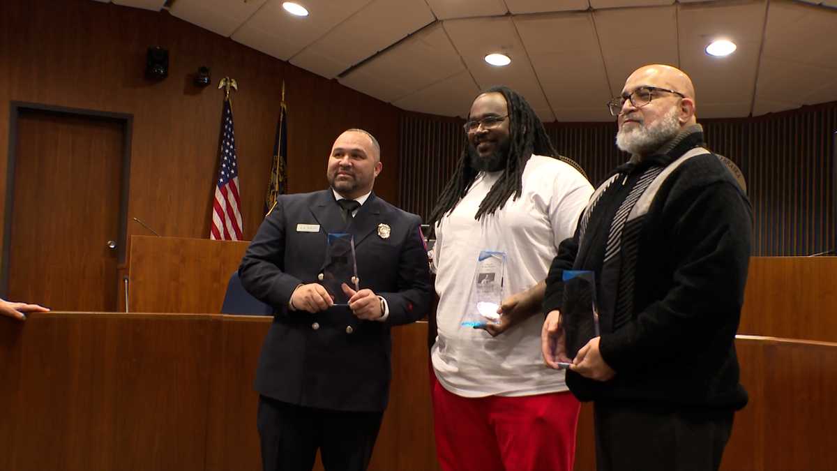 City awards Legacy Crossing tenant who helped move neighbors