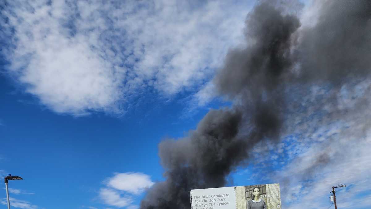 Multiple mobile homes catch fire in Modesto, 3 people hospitalized