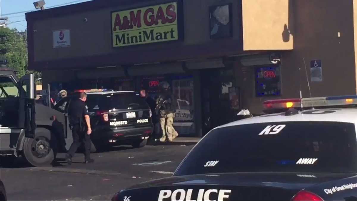 Man arrested after standoff at Modesto minimart