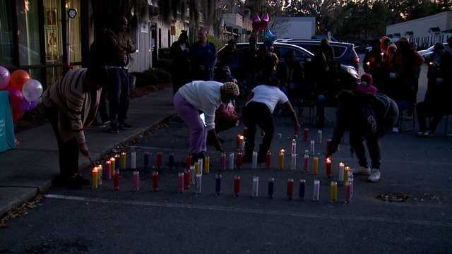 Community holds candlelight vigil for late Savannah soldier - Vimarsana News