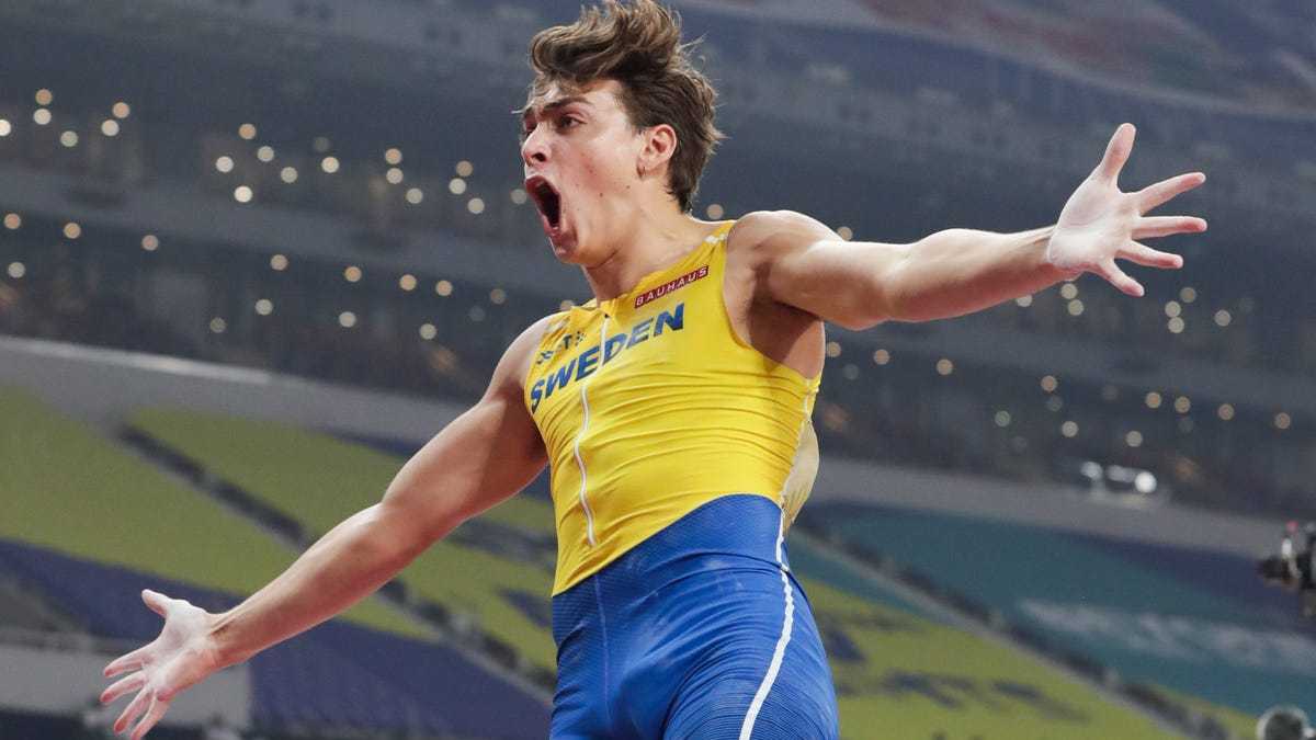 Former LSU star Mondo Duplantis wins gold medal for Sweden at Tokyo