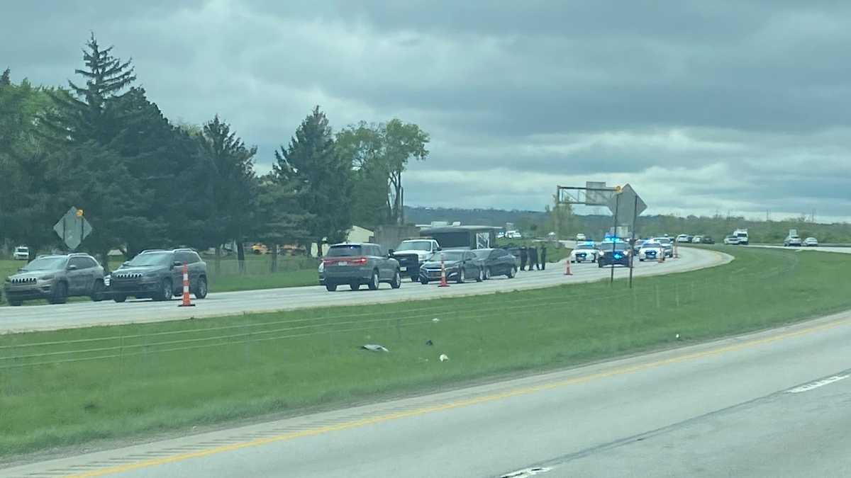 Man shot, killed by officers after pointing gun at police - WLWT