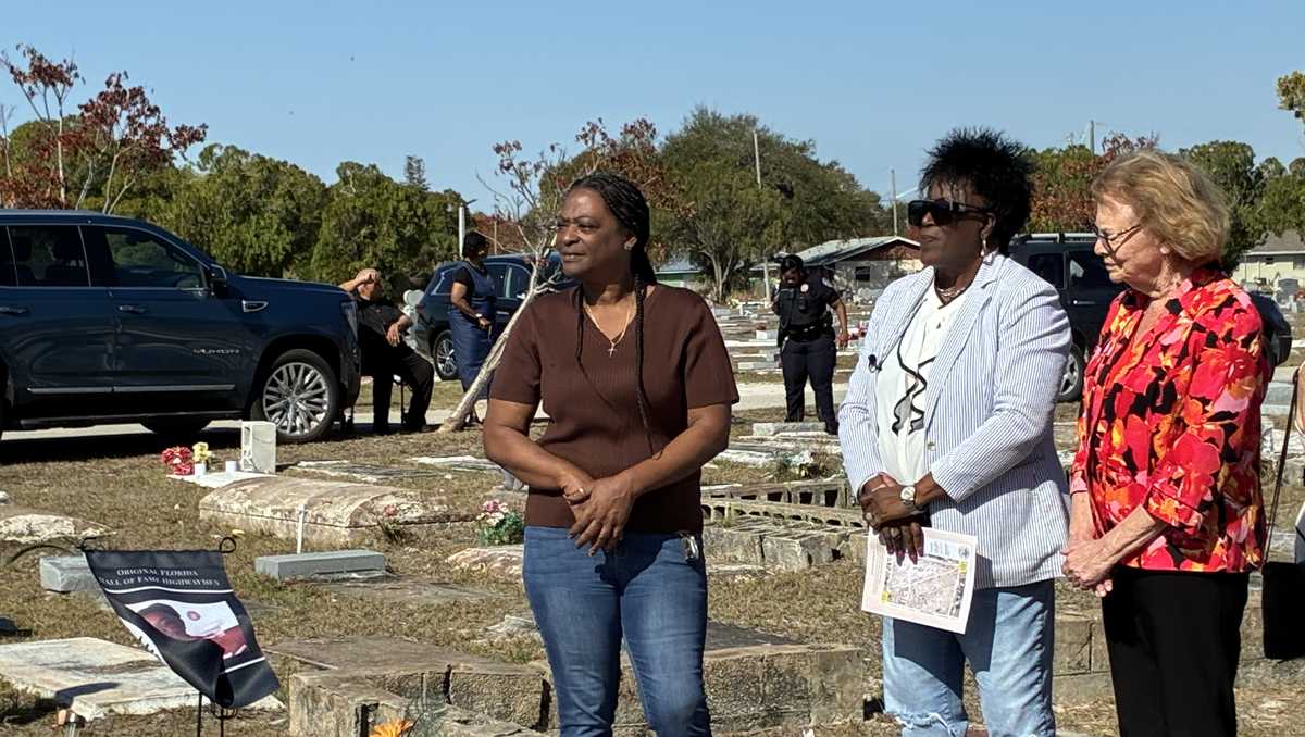 'A creative community is the best community': Florida Highwaymen grave site honored in Fort Pierce
