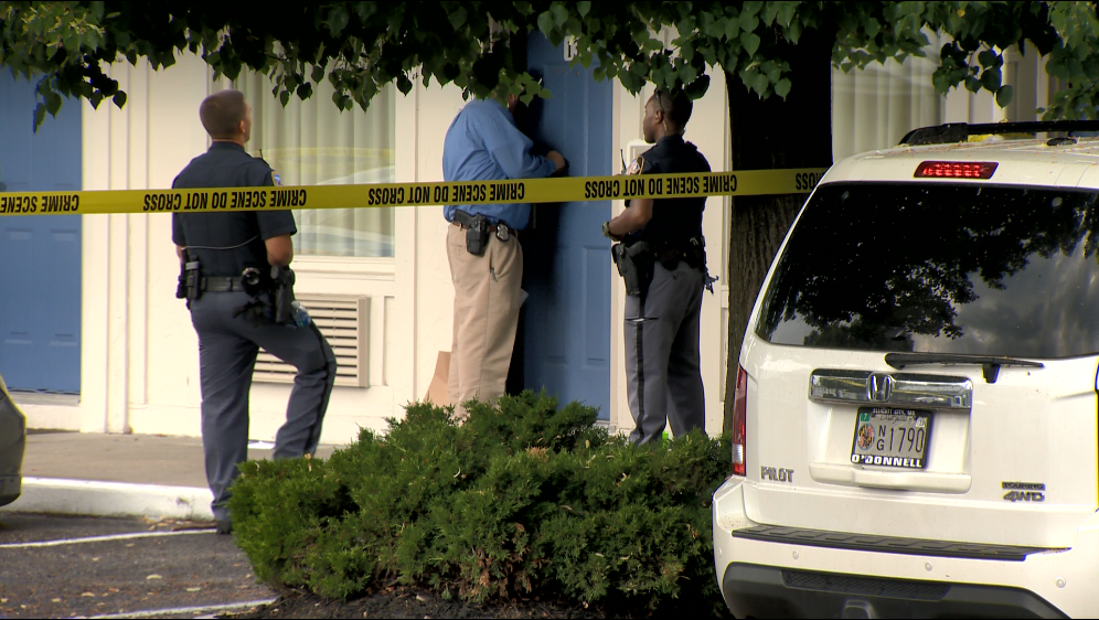2 men found dead inside motel in Woodlawn