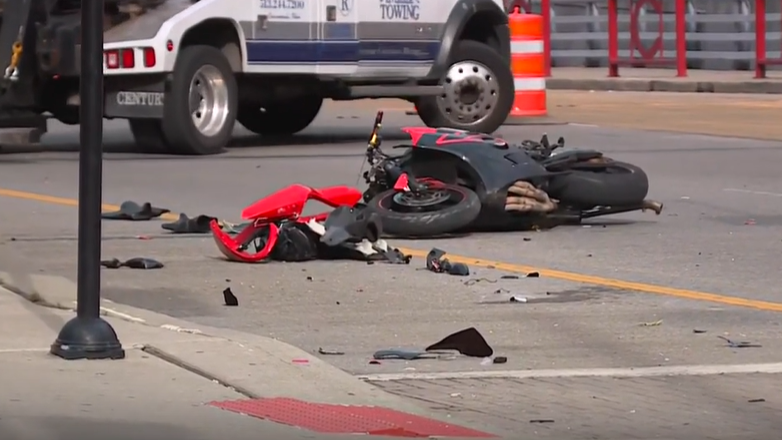 Police: Motorcyclist hospitalized after crash with car in Downtown Cincinnati – WLWT Cincinnati